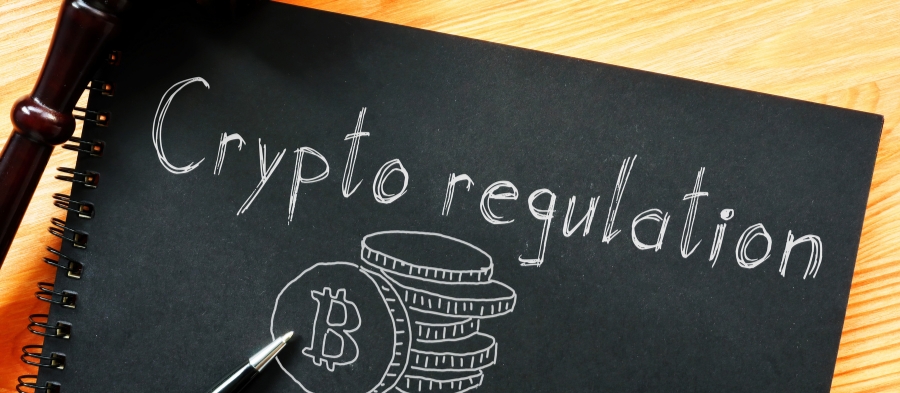 Regulasi dan kebijakan pemerintah di suatu negara merupakan salah satu contoh faktor yang mempengaruhi naik dan turunnya harga aset crypto